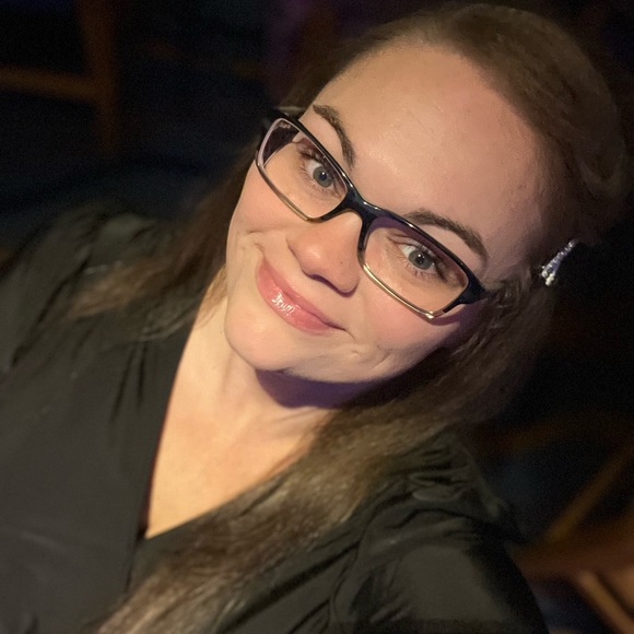 Meet your Posher, Tiffany - Picture 1 of 1